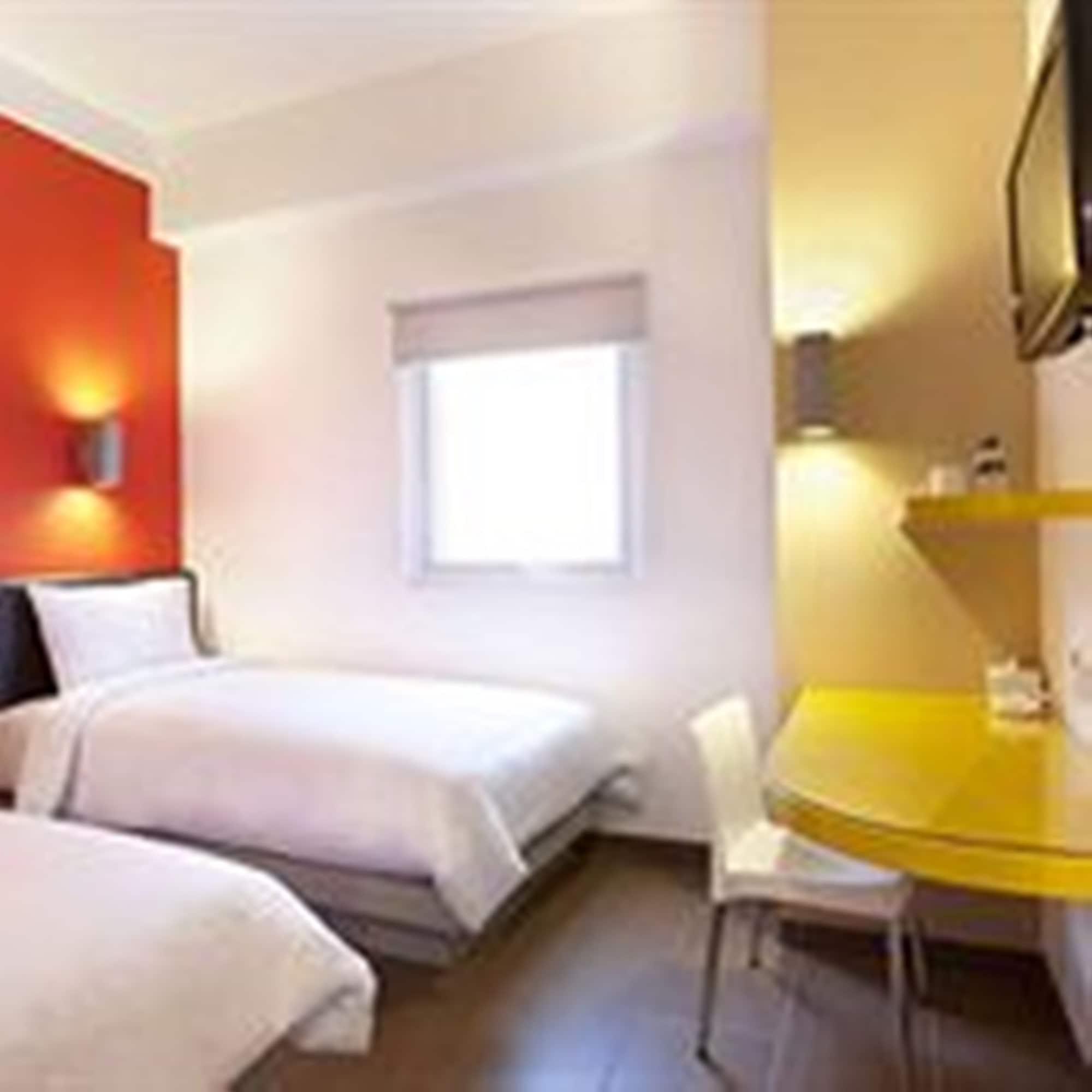 Amaris Hotel Cihampelas Bandung Buitenkant foto