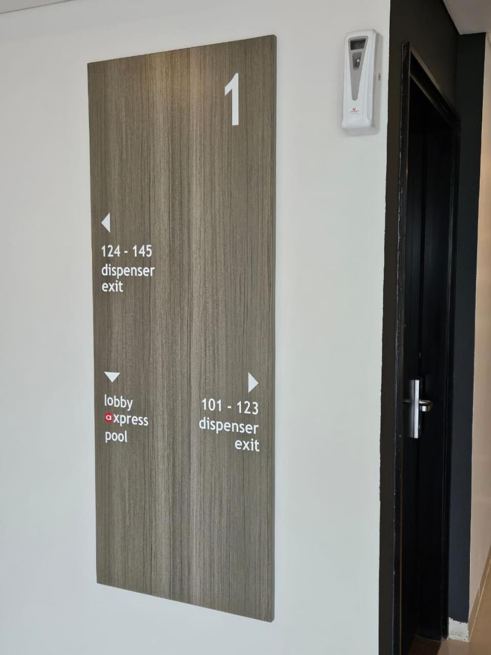 Amaris Hotel Cihampelas Bandung Buitenkant foto