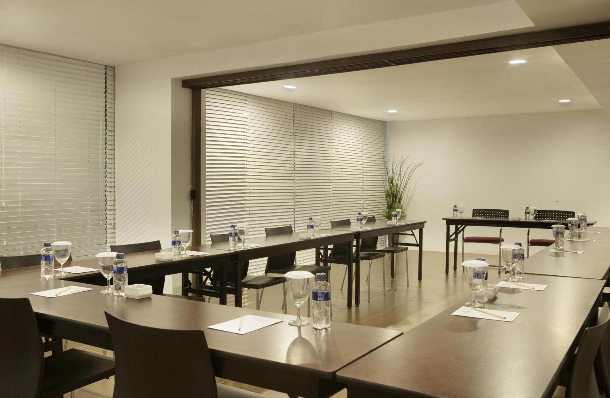 Amaris Hotel Cihampelas Bandung Zakenleven foto